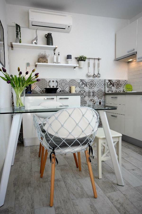 Charming Seaside Apartment พรีมอชเตน ภายนอก รูปภาพ